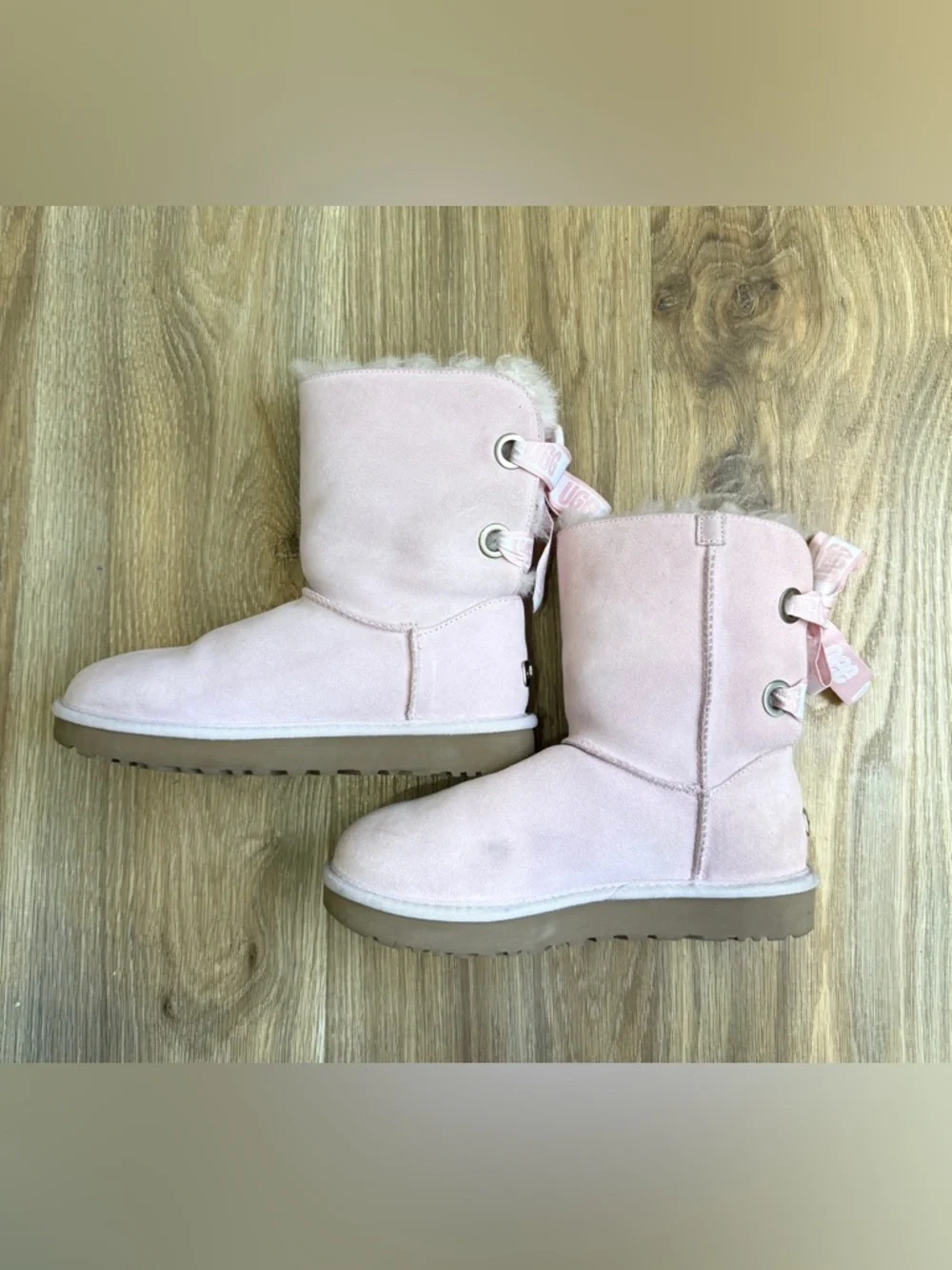 UGG Classic Short Ribbon Lace Bow Boots Pink Suede Shearling Lined Size 9